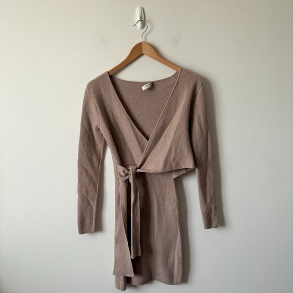 Aritzia Babaton Fremont Extra Fine Merino Wool Wrap Dress Size Small - Picture 3 of 7